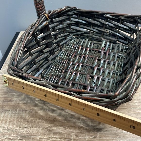 Rich Brown Woven Wicker Basket Arched Handle Intricate Weave - Picture 9 of 10